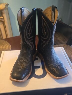 Anderson Bean Black Safari Shark